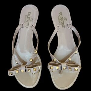 Valentino Rockstud Sandal Sides with bow, Poudre Color. Size IT 39